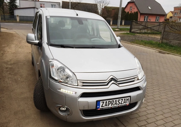 Citroen Berlingo cena 33900 przebieg: 145000, rok produkcji 2015 z Gościno małe 191